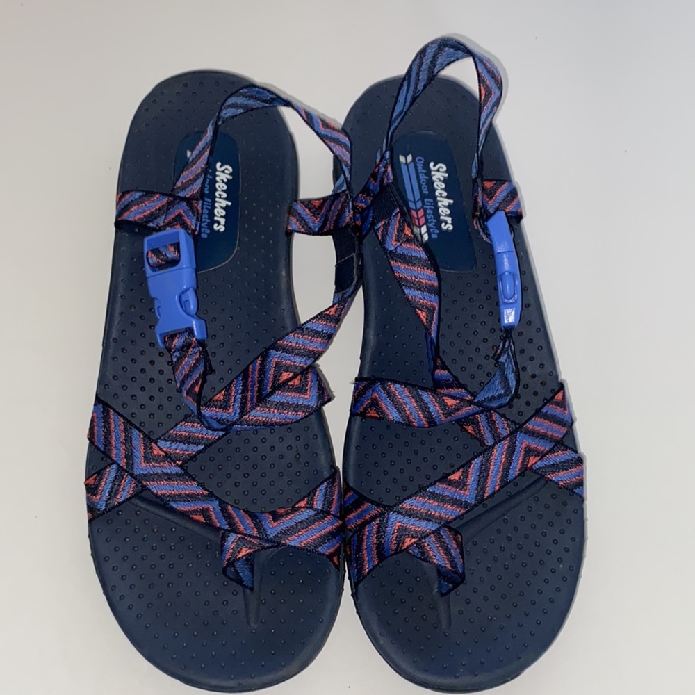 Skechers sandals size 8 great condition.